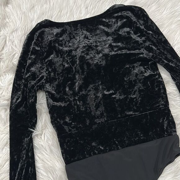 The Impeccable Pig Black Velour Keyhole Cut Out Self Tie Front Bodysuit Sz M - Picture 7 of 12